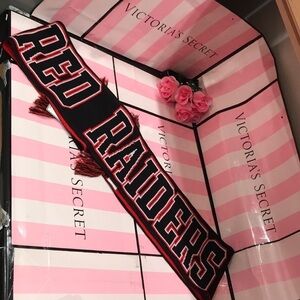 VS Victoria’s Secret PINK Collegiate Scarf